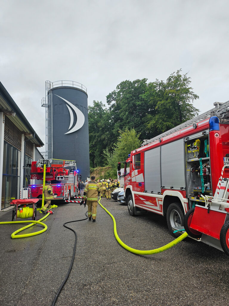 Feuerwehreinsatz Spänesilo Tischlerei Schmidhuber