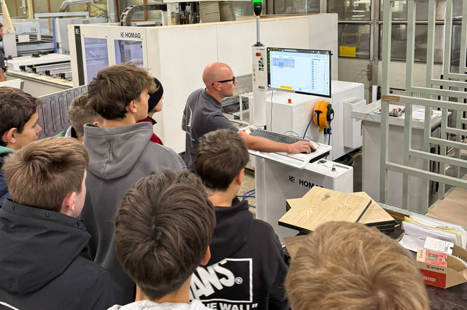 CNC Fräsen in der Tischlerei Schmidhuber mit den Schülern des Werkschulheim Felbertal